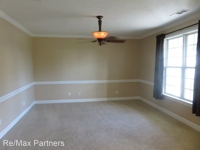 Building Photo - 3 br, 2.5 bath House - 2067 Dundee Way