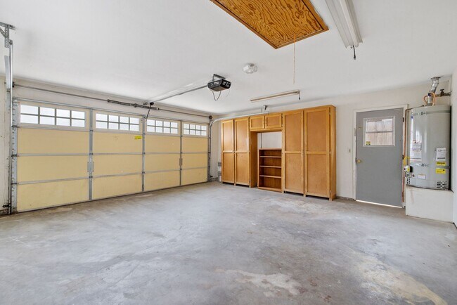 Foto del edificio - Pet Friendly, Updated NW Visalia Home Avai...