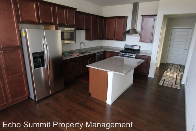 Building Photo - 10052 Town Ridge Ln