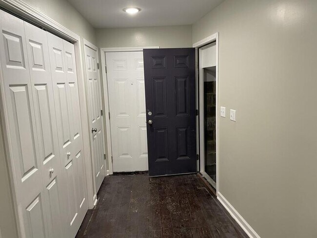 Building Photo - 381 Georgetown St