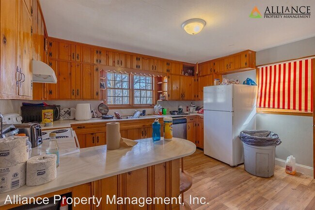 Building Photo - 9 br, 3 bath House - 515 N. 17th Street