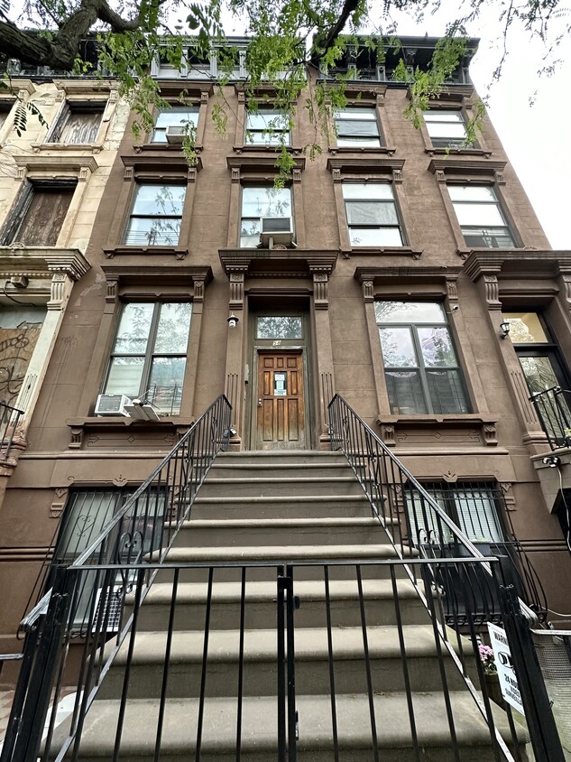 Foto principal - 58 W 126th St