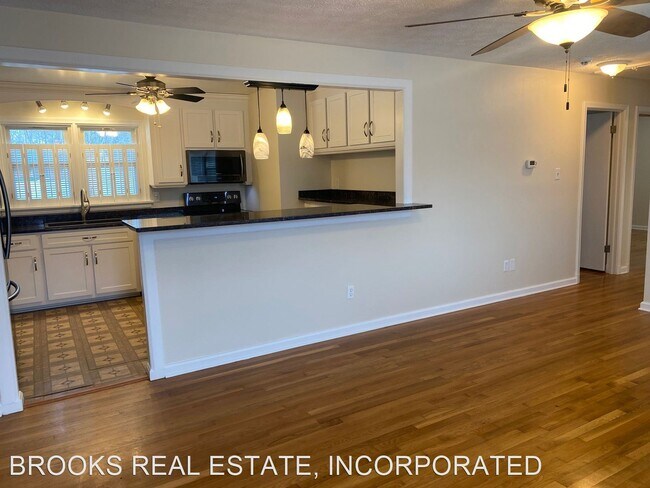 Building Photo - 3 br, 1 bath House - 422 Sandston Avenue