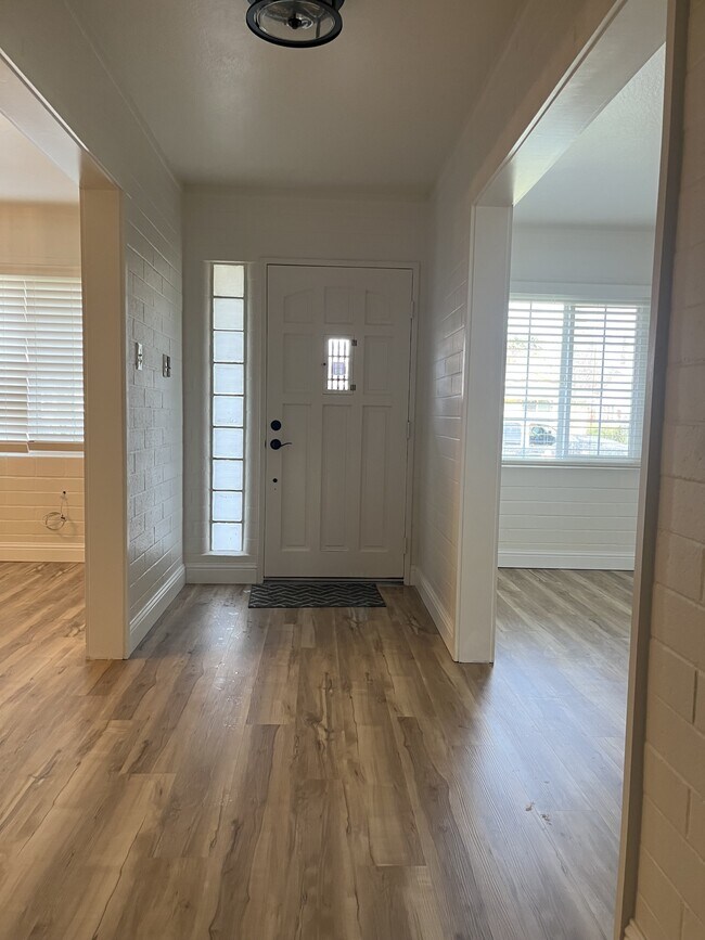 Building Photo - 608 Bird St