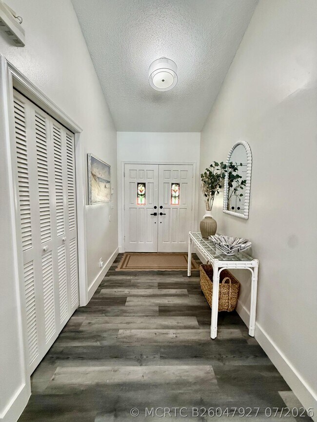 Foto del edificio - 325 Knotty Wood Ln