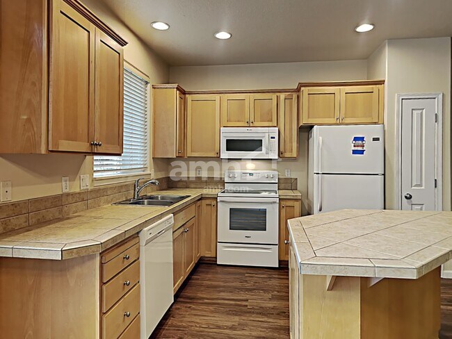 Foto del edificio - 1628 NE 10th Pl