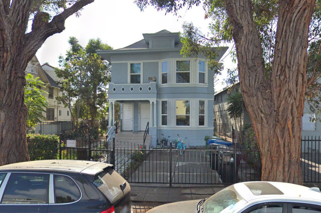 Foto principal - 1210 W 37th Pl