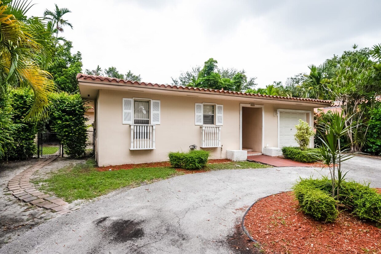 Foto principal - 819 Cortez St