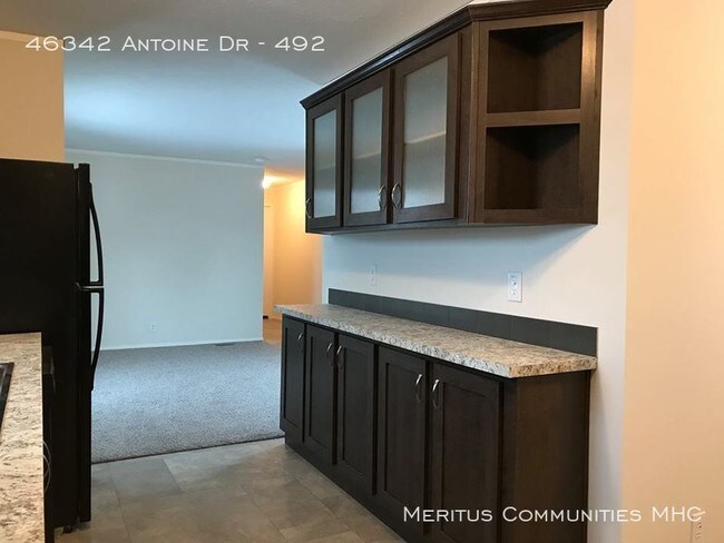Foto del edificio - 46342 Antoine Dr