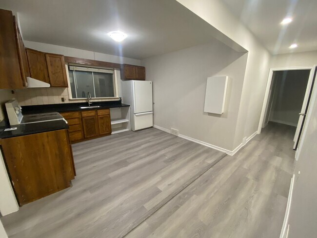 Building Photo - 35 Amberley Dr