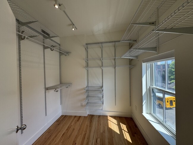 Building Photo - 25 E Main St
