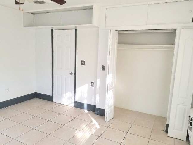 Foto del edificio - 331 51st St Ct W