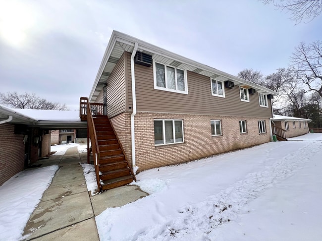 Building Photo - Moon Twp - Spacious 1 Bedroom 1 Bathroom -...