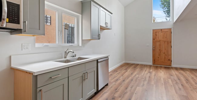 Building Photo - 5507 S Manhattan Pl