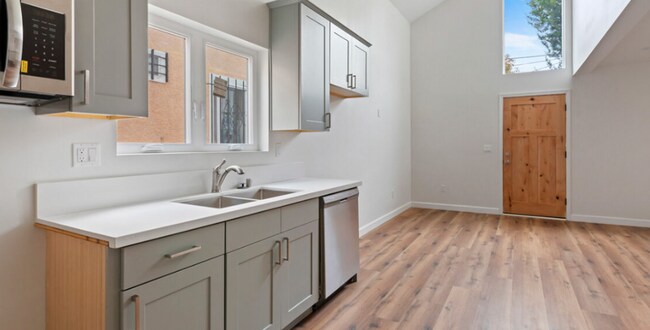 Foto del edificio - 5507 S Manhattan Pl