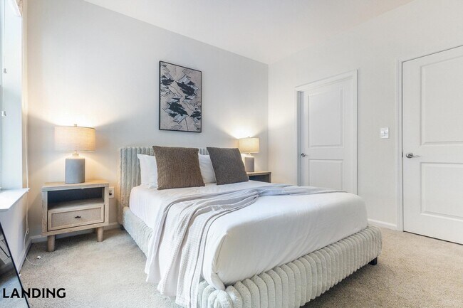 Foto del edificio - 4921 Pretty Lake Ave