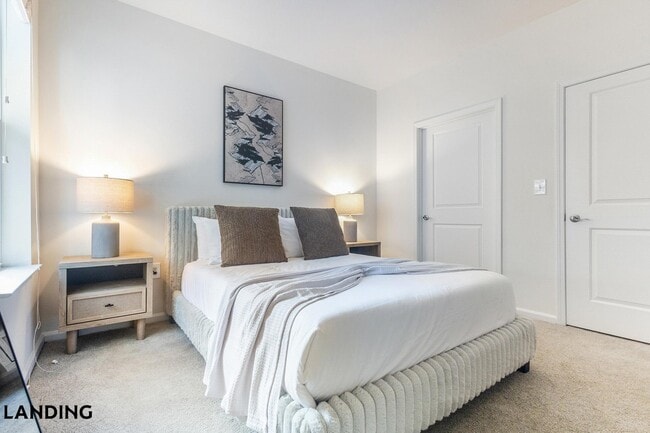 Building Photo - 4921 Pretty Lake Ave