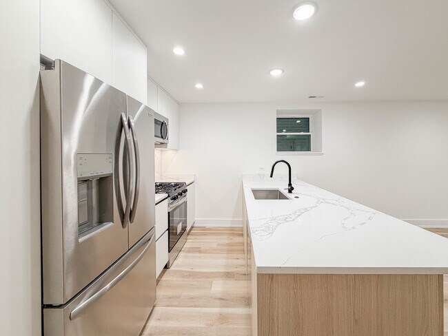 Foto del edificio - 2113 N Kenmore Ave