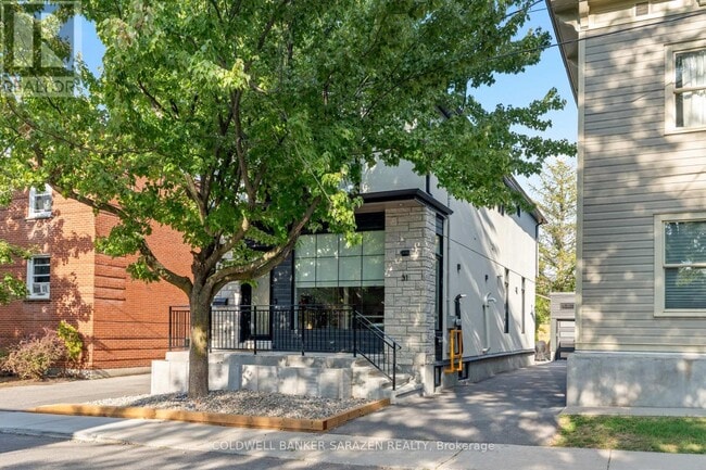 Building Photo - 31 Commanda Wy