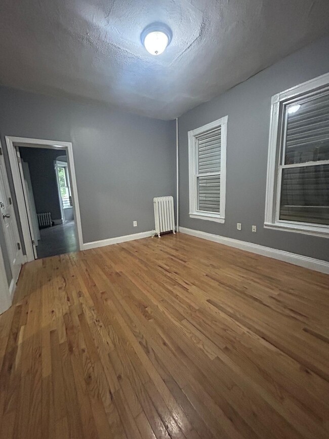 Building Photo - 244 4th St