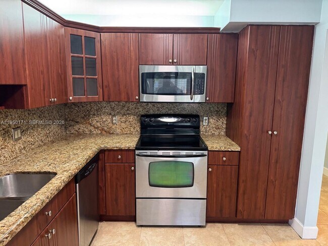 Foto del edificio - 16541 Blatt Blvd