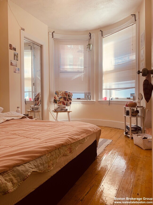 Building Photo - 20 Warwick St