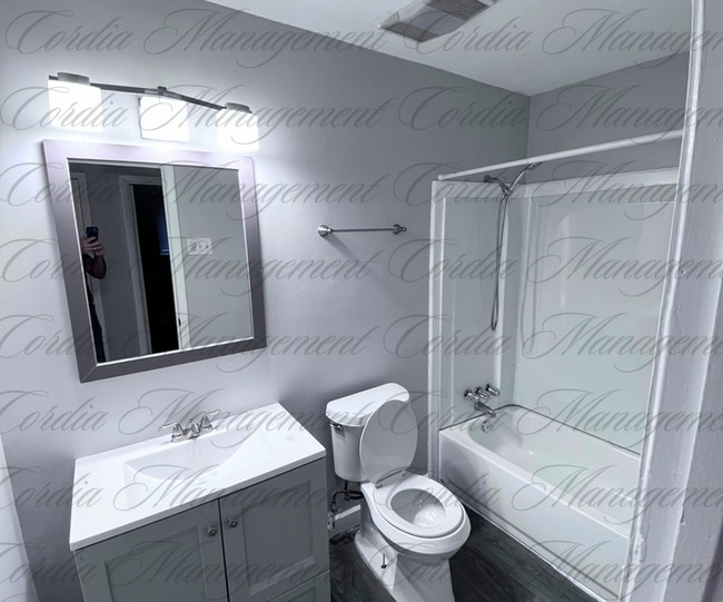 Building Photo - Feel Presidential in this Comfortable Home...