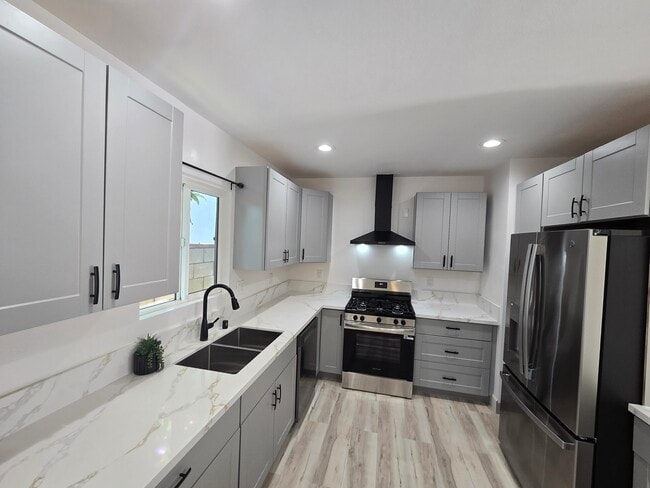 Building Photo - 1658 W 220th St