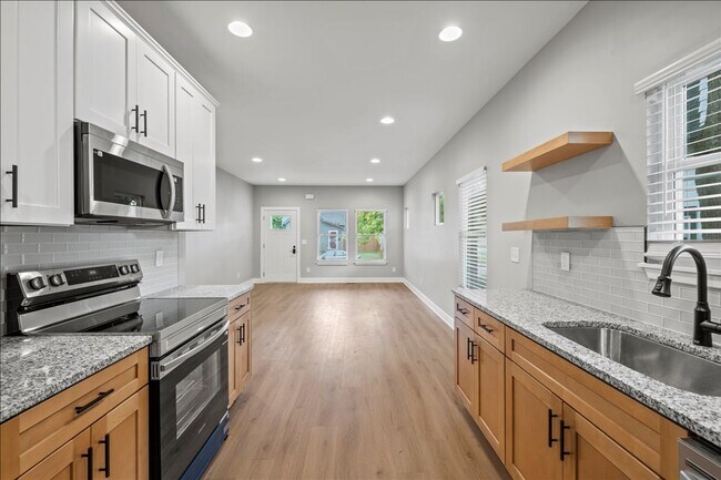 Building Photo - 619-619 W 39th St