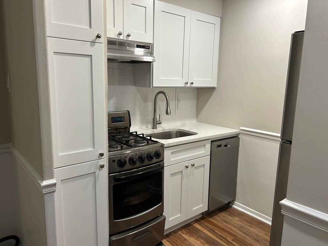Recently updated kitchen - 2101 Chestnut St