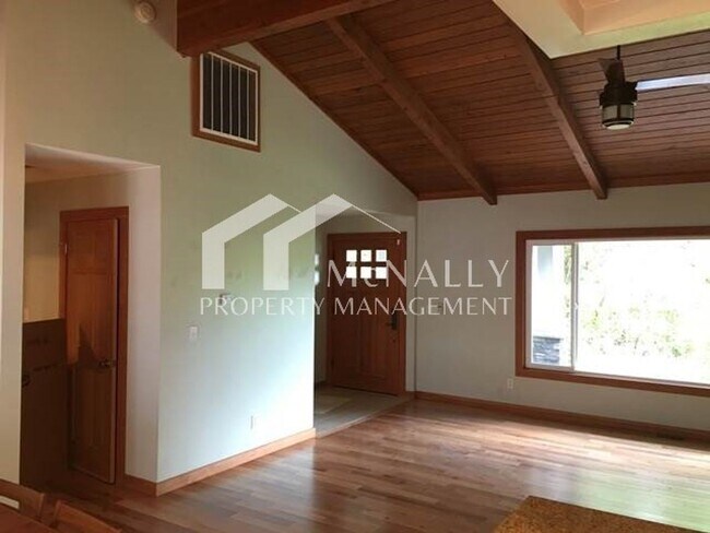 Foto del edificio - 3 bedroom Craftsman Home near Narrows & Uptown