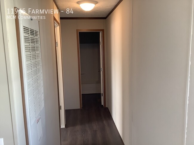 Building Photo - AVAILABLE NOW! 11965 Farmview - Site 84