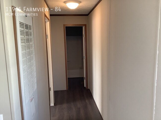 Foto del edificio - AVAILABLE NOW! 11965 Farmview - Site 84