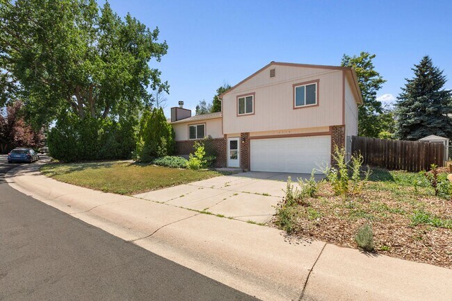 Building Photo - Charming 3 Bedroom, 2 Bath Home in Fort Co...