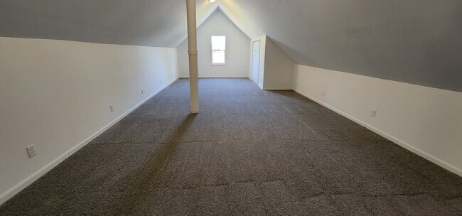 Building Photo - 678 Runyan Ave