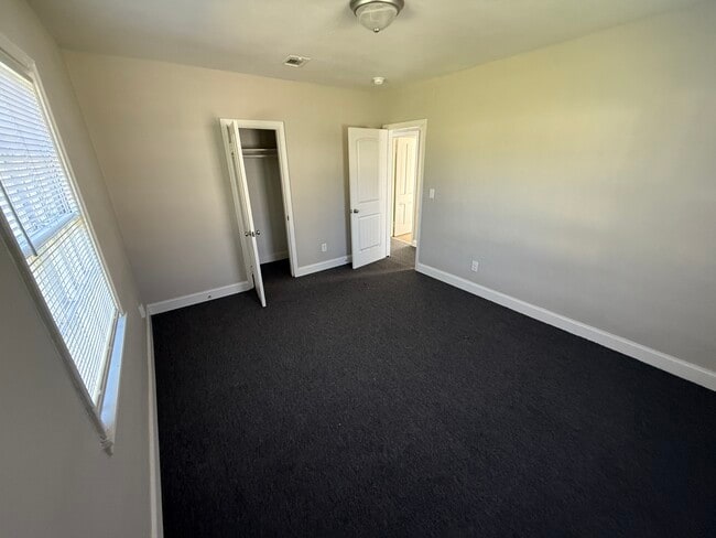 Building Photo - 3603 Emanuel Ave