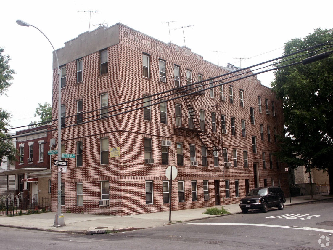 Primary Photo - 1868 Matthews Ave