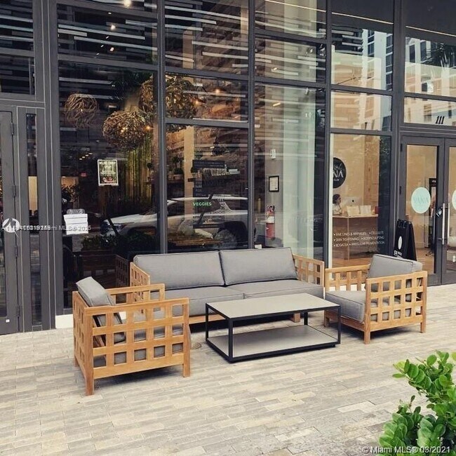 Foto del edificio - 2960 NE 207th St