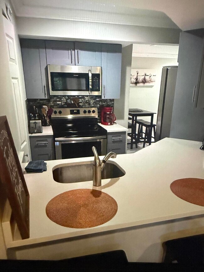 Foto del edificio - 12725 Shoreline Dr