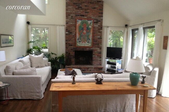 Foto del edificio - 36 Hedge Row Ln