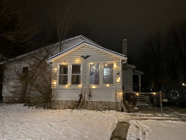 Photo - 2085 Cedar St House