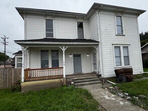 Building Photo - 910 8th St