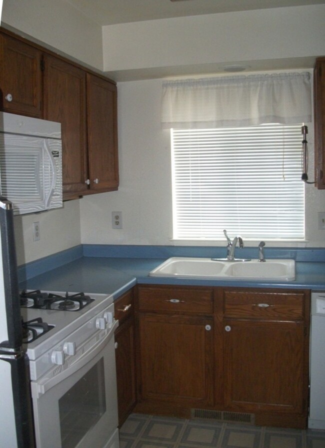 Building Photo - House For Rent in Dayton