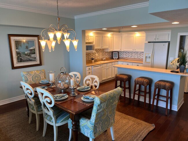 Building Photo - Spacious Oceanfront Condo, Walk to Flagler...
