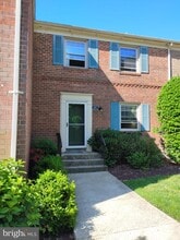 Building Photo - 5944 Westchester Park Dr