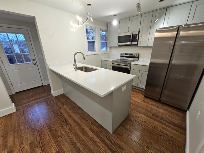 Building Photo - 1 Triangle St