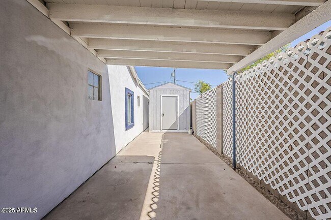 Foto del edificio - 1422 E Windsor Ave