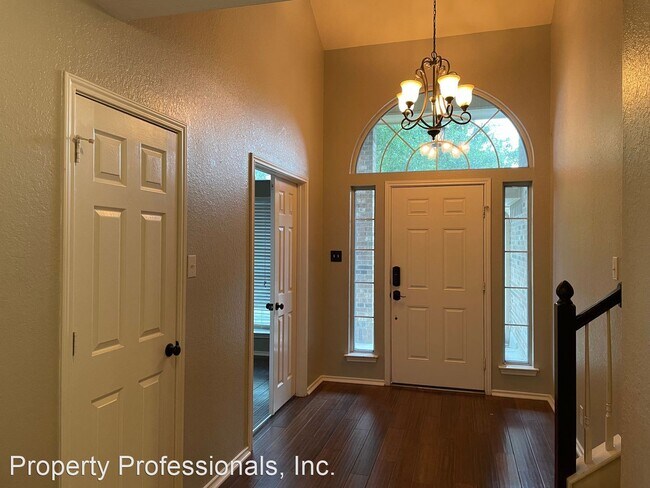 Building Photo - 4 br, 2.5 bath House - 210 Rocky Ridge Dr.