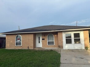 Building Photo - 4124 W Loyola Dr