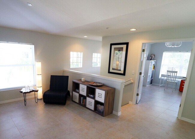 Foto del edificio - 1445 Tiffany Ln